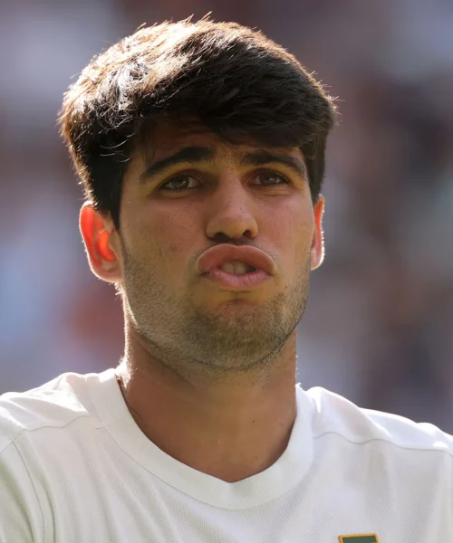 La leggenda del tennis bacchetta Carlos Alcaraz dopo il ko contro Jannik Sinner
