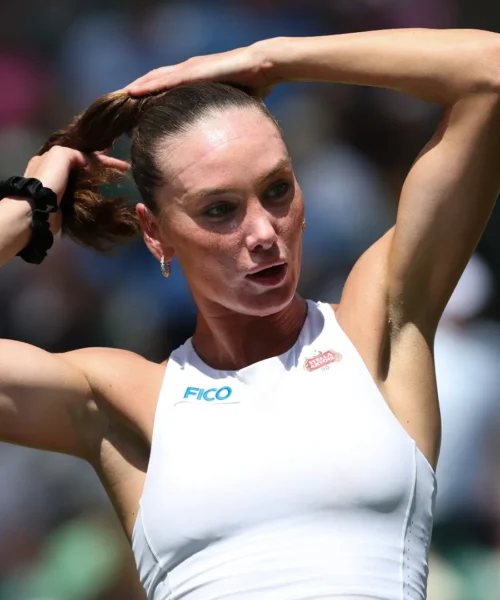 La tennista-modella dà appuntamento ai suoi fan: le foto di Carson Branstine
