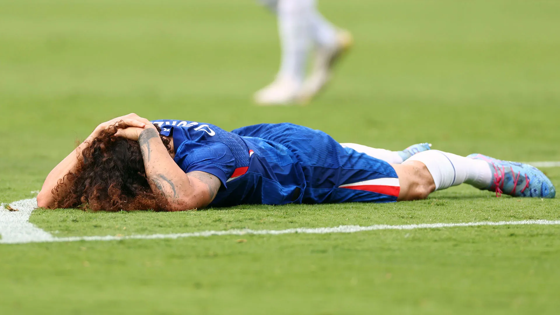 Tira Cucurella per i capelli, follia di João Neves
