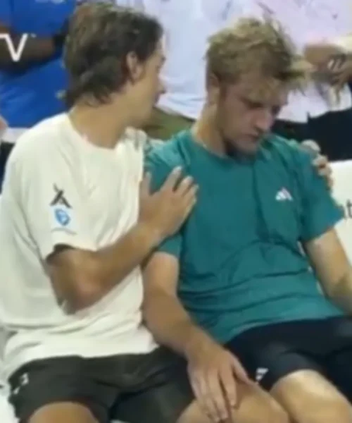 Alex De Minaur come Jannik Sinner: applausi per il gesto dell’australiano