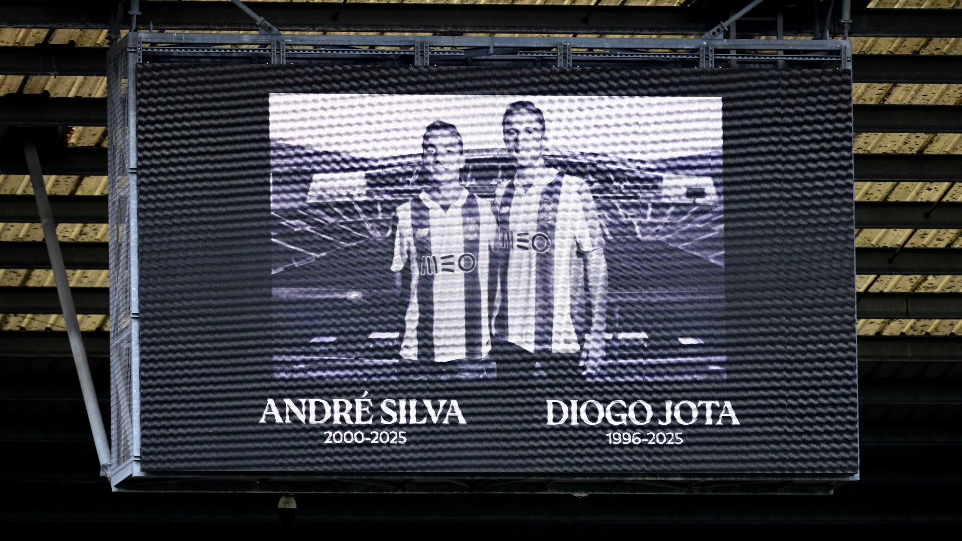 Lacrime e applausi per Diogo Jota e suo fratello André Silva
