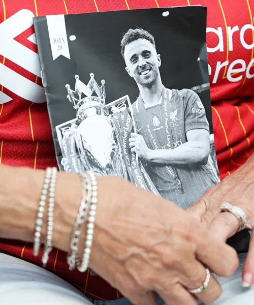 Liverpool, lacrime per Diogo Jota: le foto della prima partita senza di lui