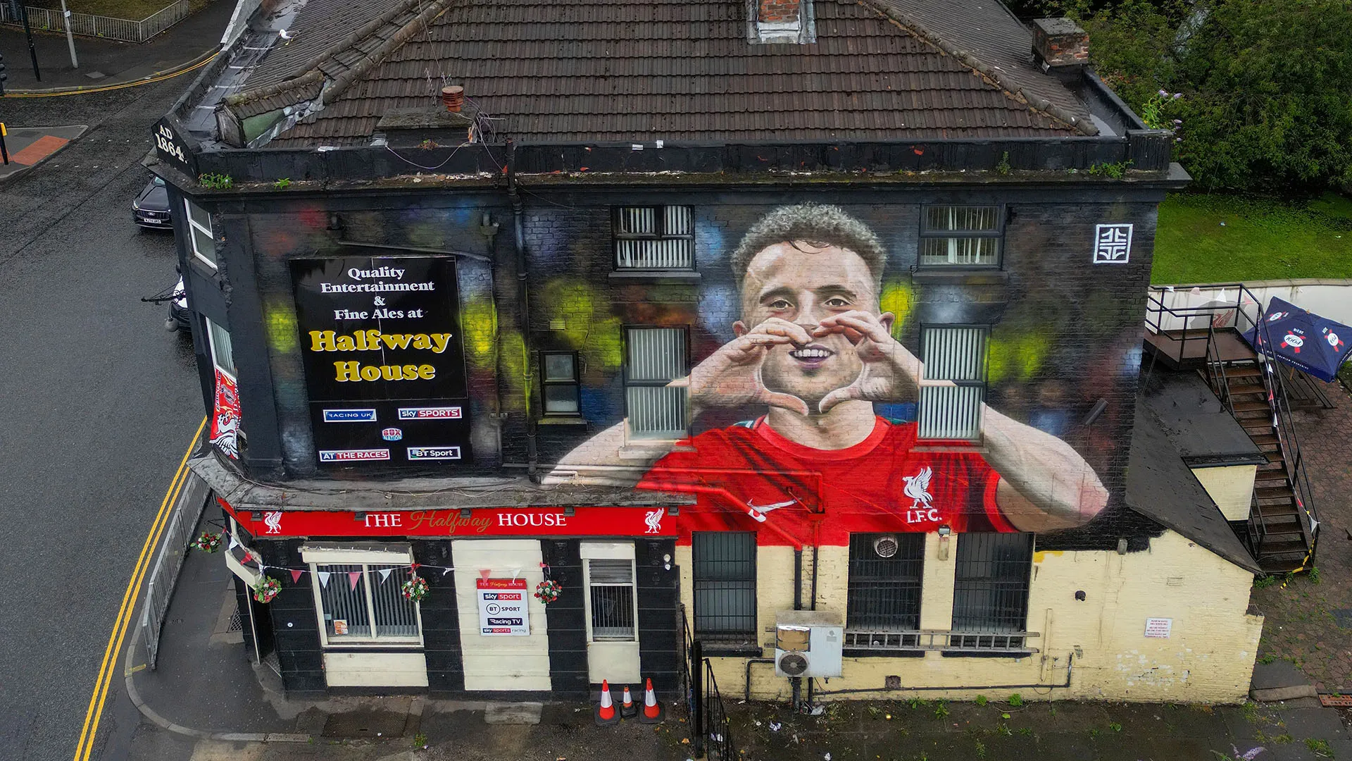 L'artista John Culshaw ha realizzato un murales speciale
