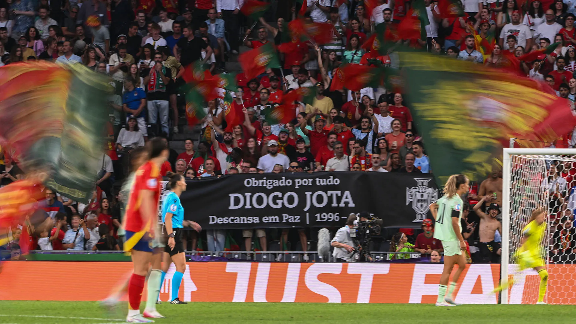 A bordo dell'auto di Diogo Jota c'era anche suo fratello, 26 anni. Anche lui non ce l'ha fatta