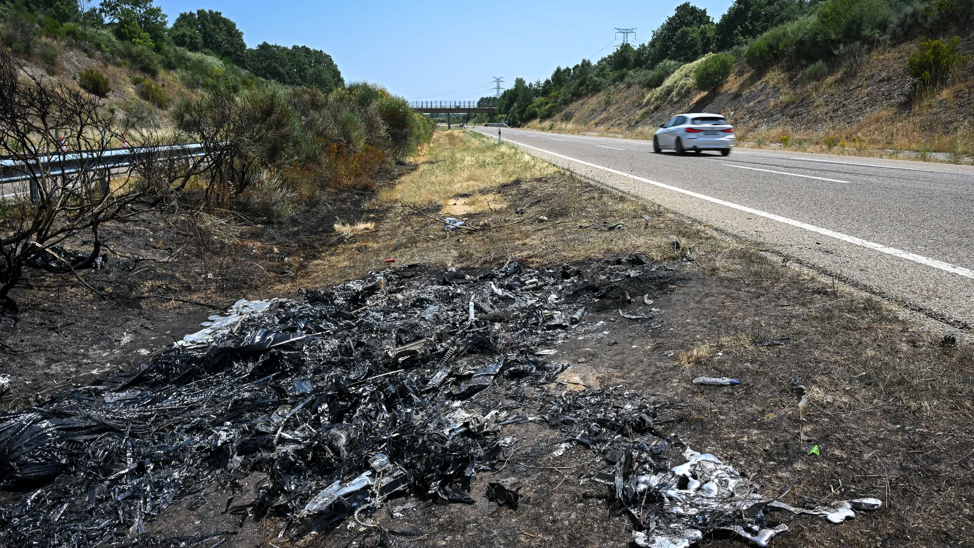 La Lamborghini è uscita di strada e ha preso fuoco...  