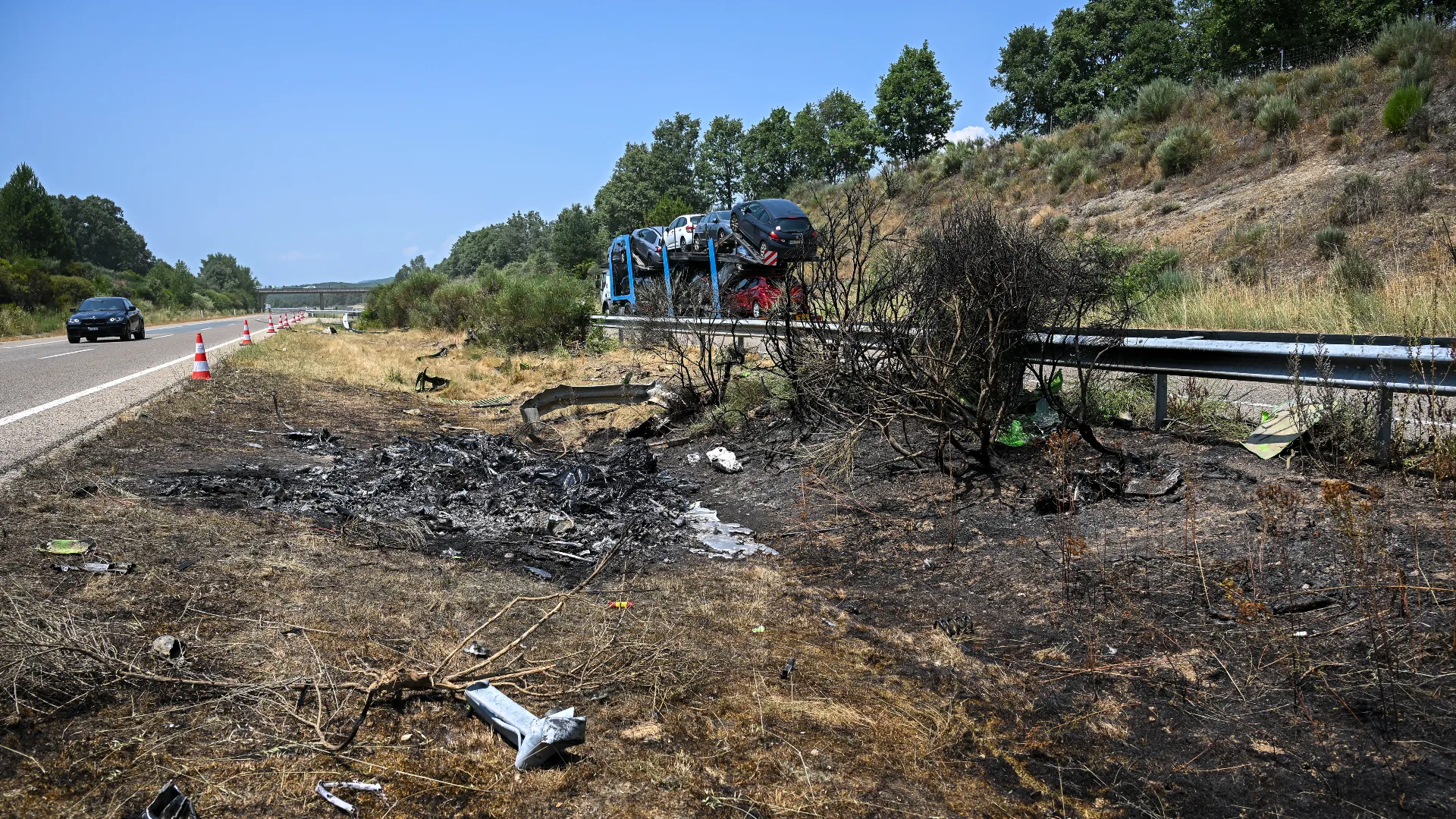 L'intervento dei vigili del fuoco e degli agenti della stradale della Guardia Civil è stato tempestivo 