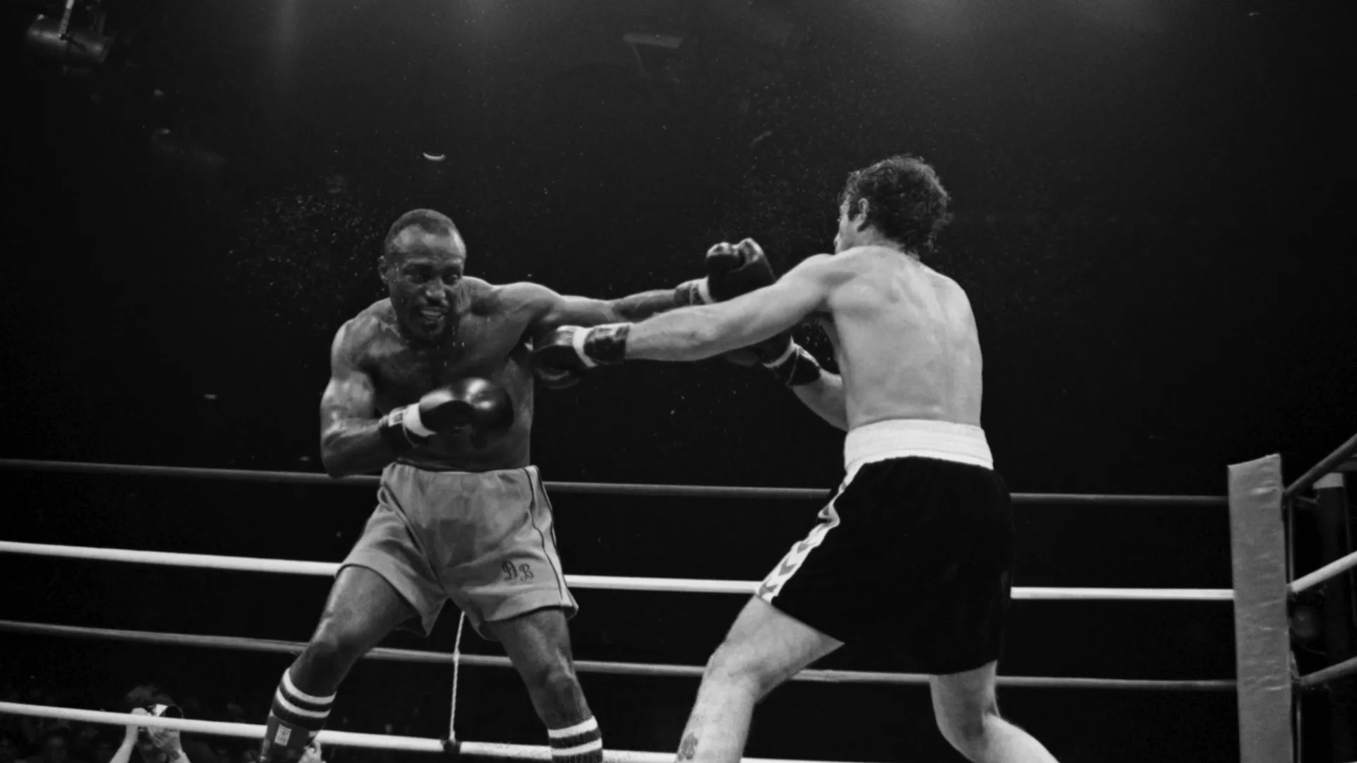 Nonostante Dwight Muhammad Qawi fosse alto 14 centimetri meno del suo avversario, riuscì a vincere contro ogni pronostico
