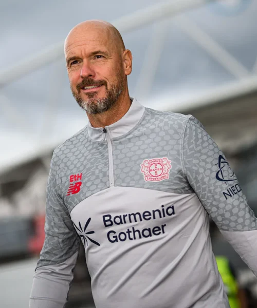 Tensione a Leverkusen, Ten Hag blocca il giocatore: “Non se ne va”. Foto