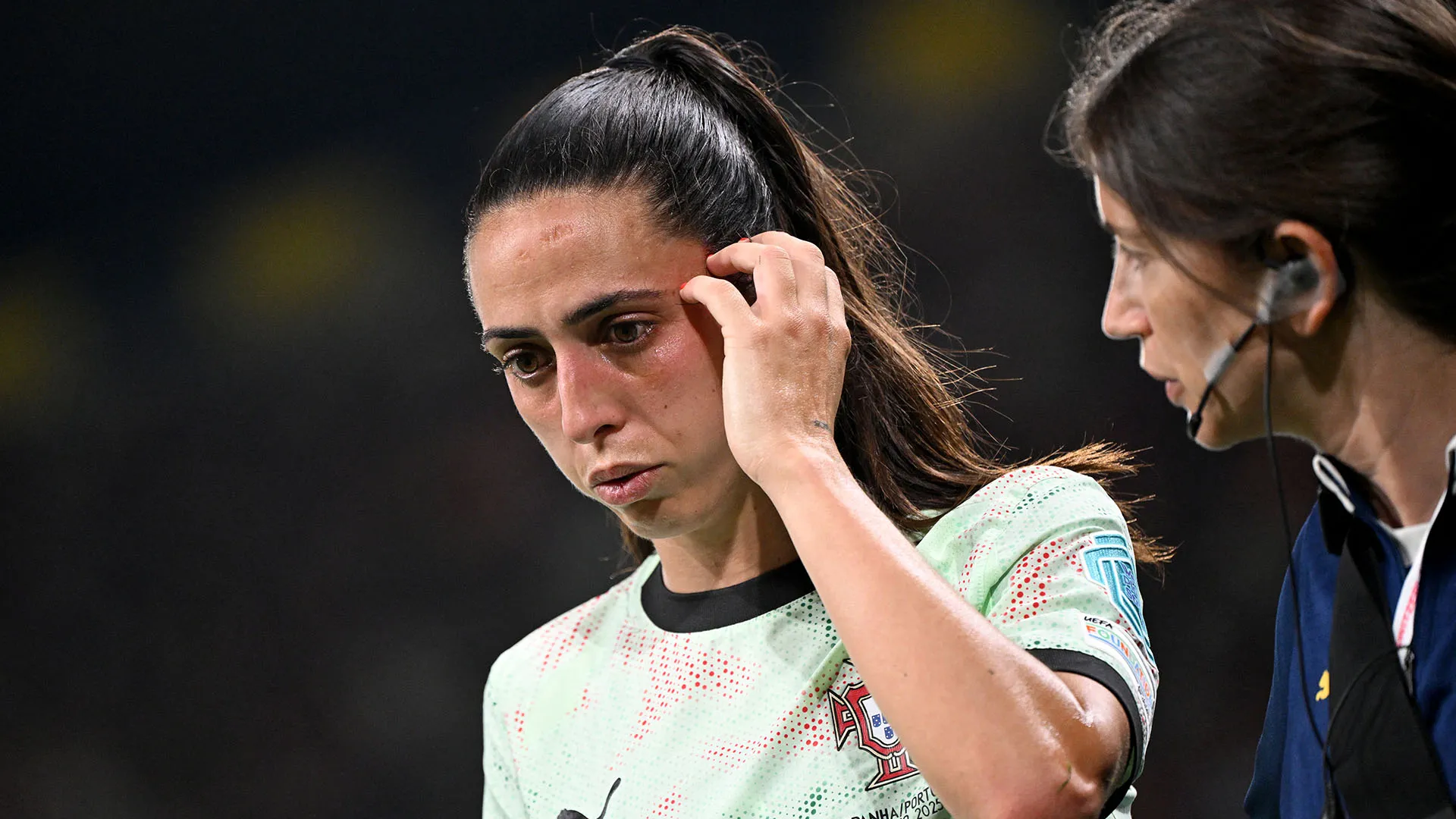 Applausi da tutto il pubblico mentre Fatima Pinto lasciava il campo