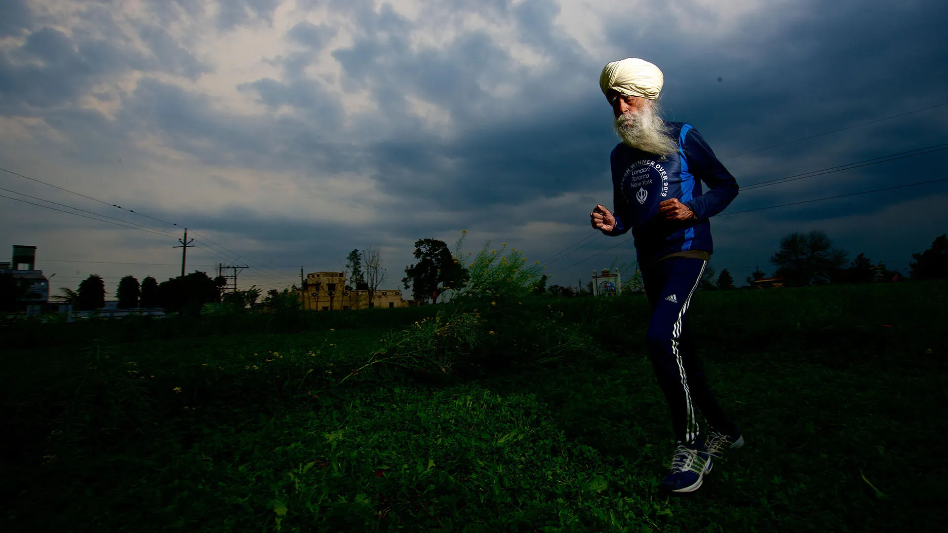 La tragedia è avvenuta in India: Fauja Singh stava effettuando la sua passeggiata  quotidiana nel suo villaggio natale, Bias Pind