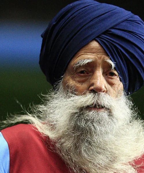 Il più anziano maratoneta del mondo (114 anni) è morto investito da un’auto: le foto di Fauja Singh