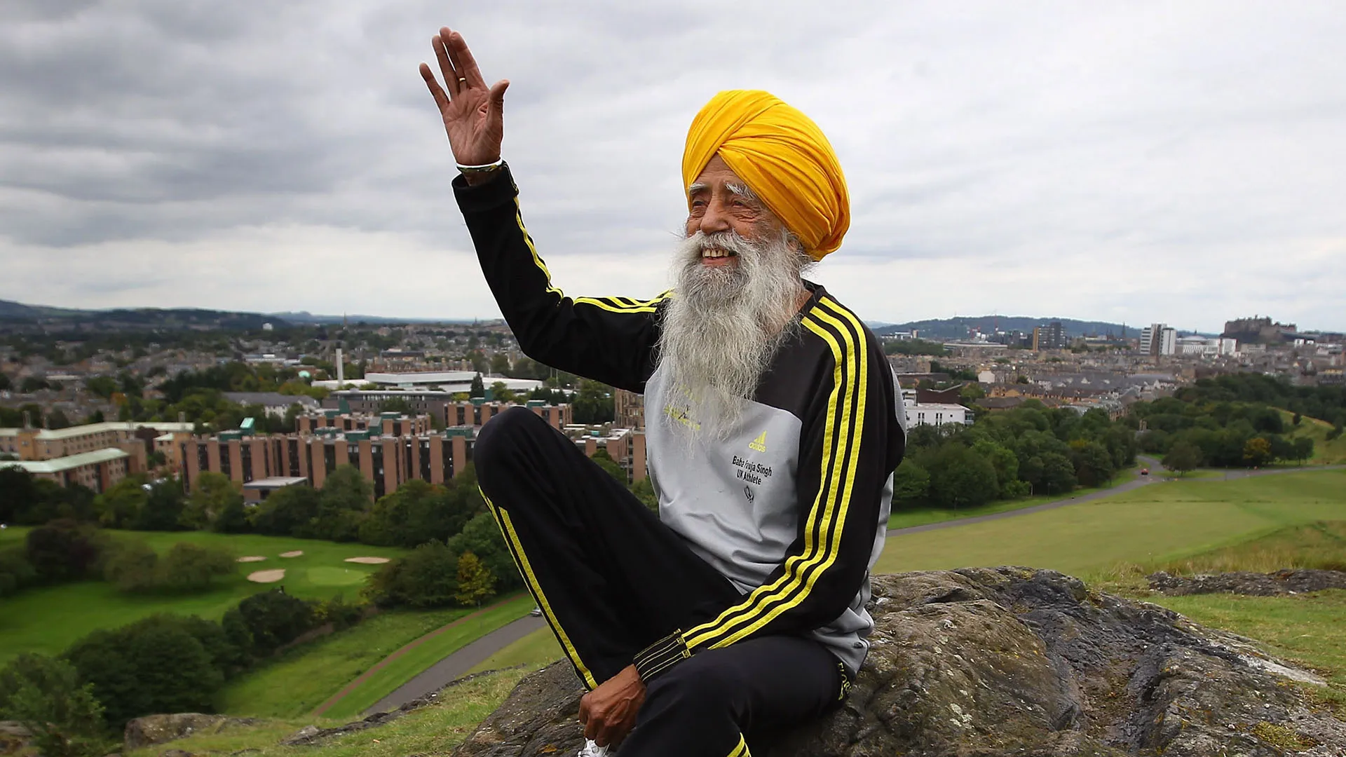 "siamo profondamente addolorati per la scomparsa di Sardar Fauja Singh Ji, il leggendario maratoneta e simbolo eterno di resilienza e speranza", ha scritto sui social il governatore del Punjab