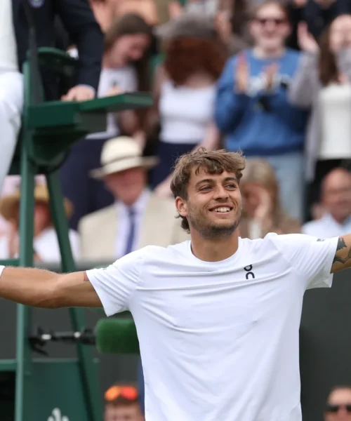 Wimbledon, Flavio Cobolli da sogno: è ai quarti di finale