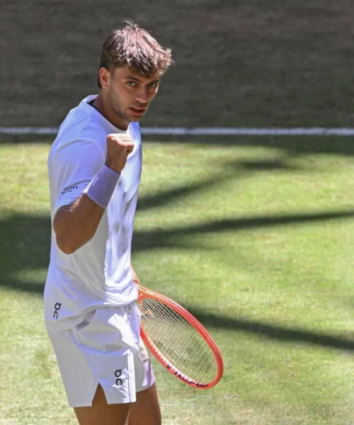 Wimbledon, Flavio Cobolli al secondo turno: Zhukayev ko in tre set