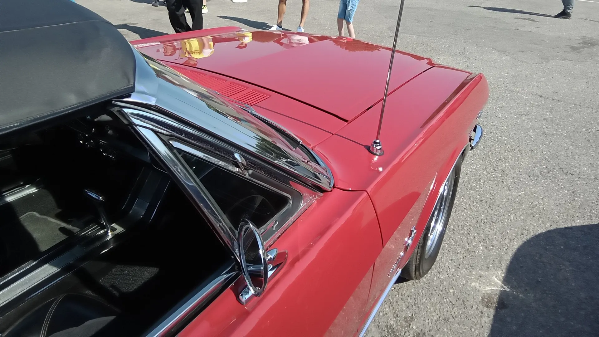 La Pony Car dell'Ovale Blu ha attraversato sei generazioni nella sua storia.