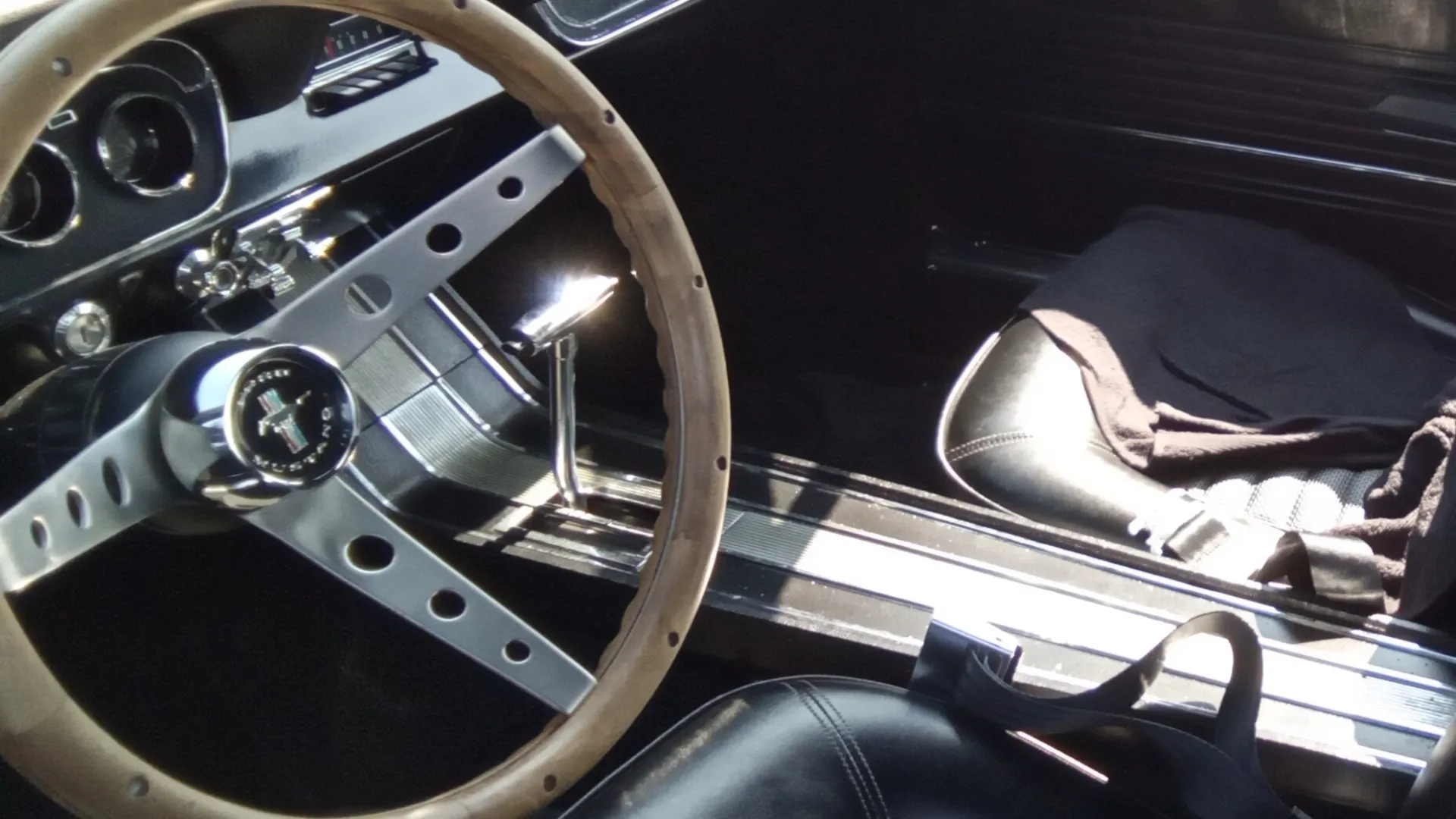 Nella primavera 1964 la Mustang ottiene un successo immediato sul mercato.