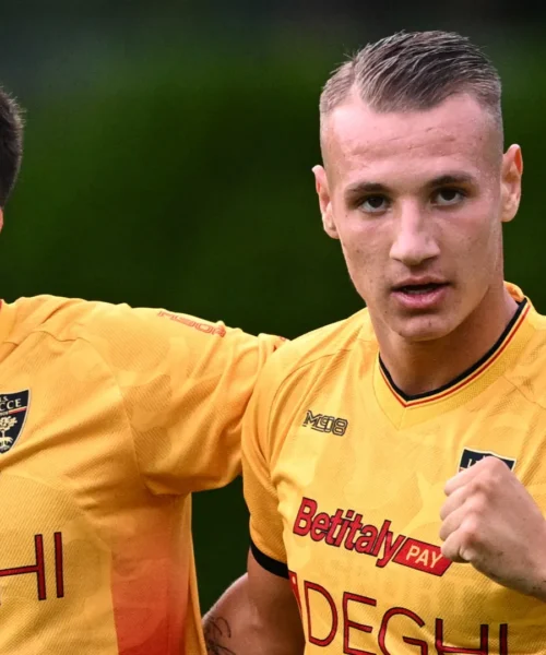 Il Lecce vince con le sue punte: Krstovic e Camarda stendono lo Spezia