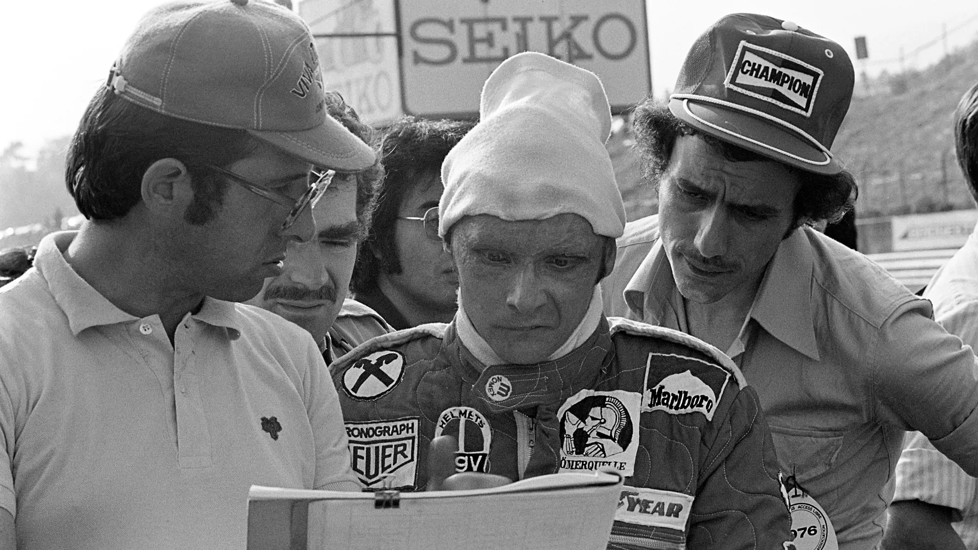 Lauda, dopo una faticosa riabilitazione, tornò in pista nello stesso anno