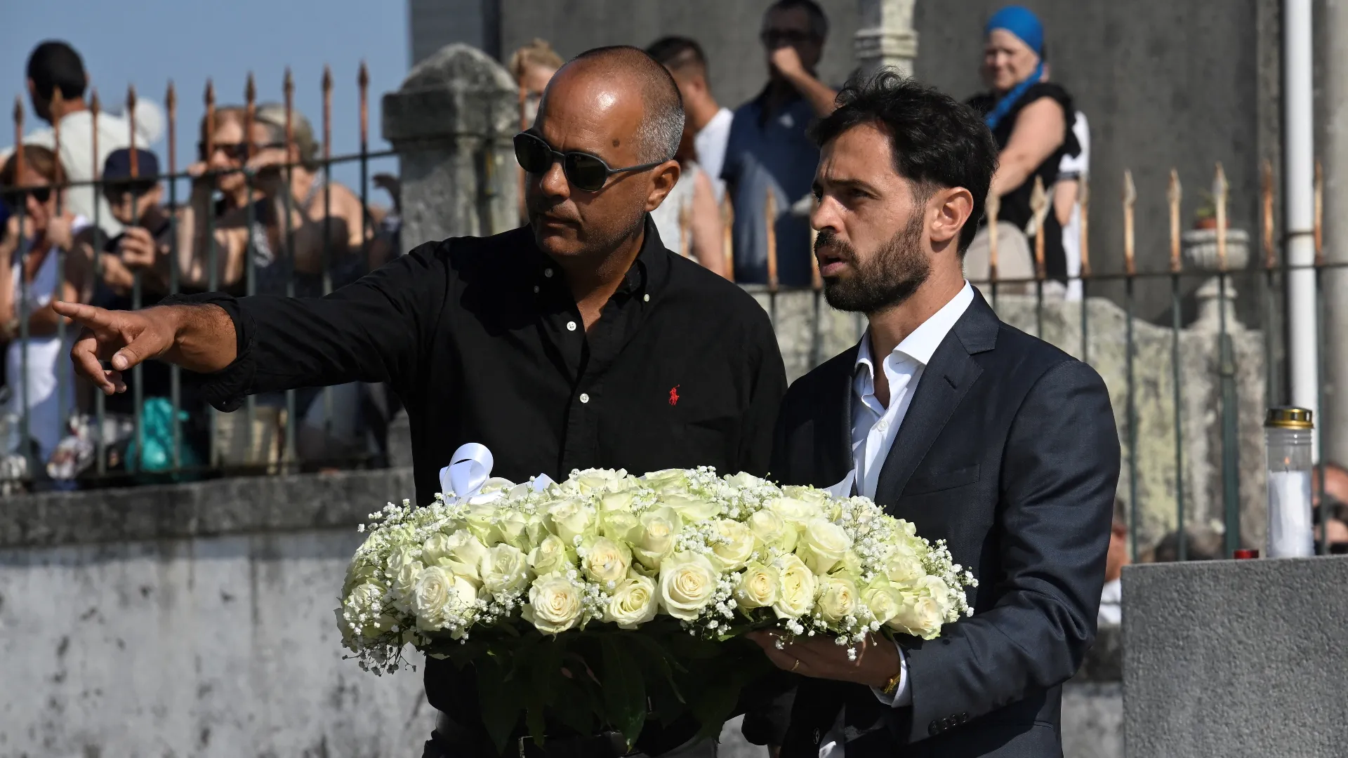 Bernardo Silva ha portato dei fiori da parte dei calciatori della nazionale portoghese