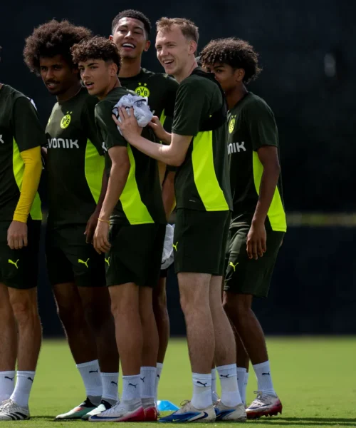 Doppia offerta per l’asso del Borussia Dortmund: le foto