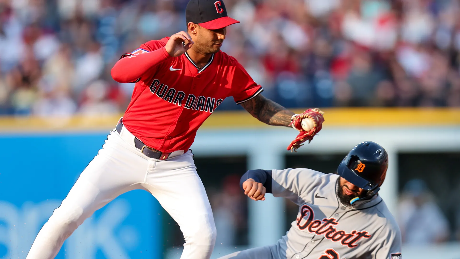 Grande paura per lo scontro tra Brayan Rocchio e Gleyber Torres
