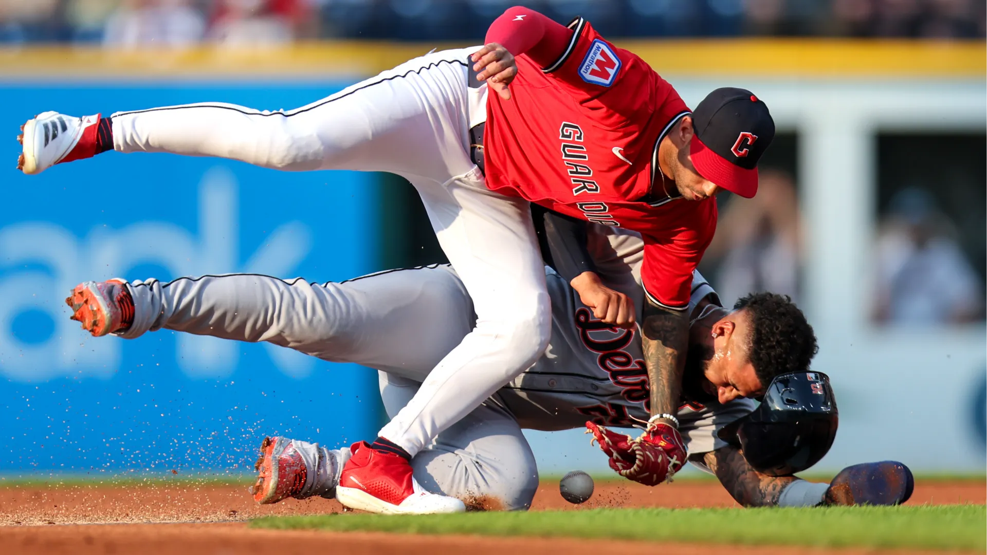 Brayan Rocchio si è scontrato con Gleyber Torres durante uno scivolamento di quest'ultimo verso la base
