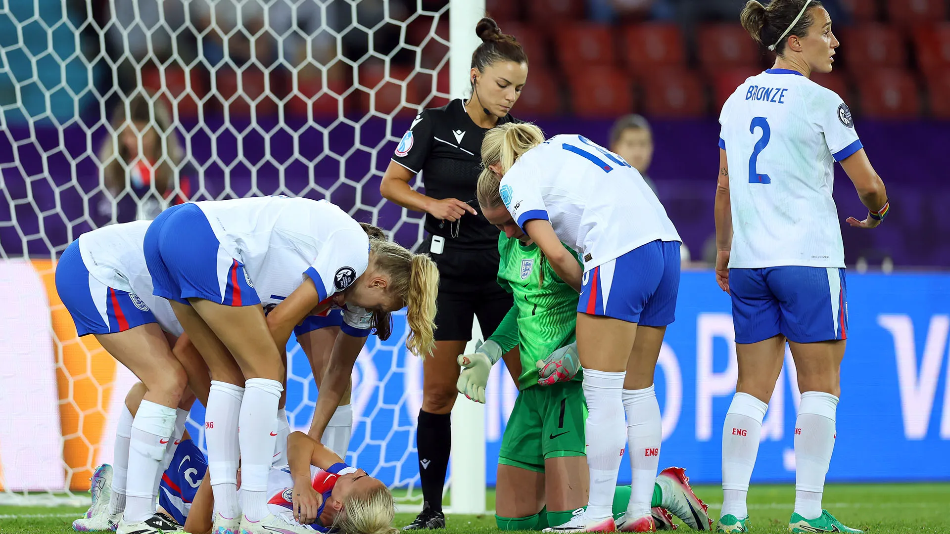 A terra è finita anche un'altra calciatrice inglese