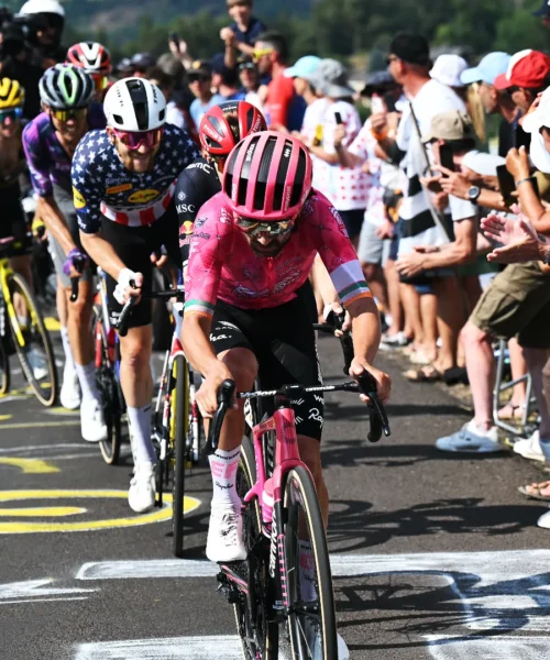 Tour de France stravolto: Healy si prende la maglia gialla, tappa a Simon Yates