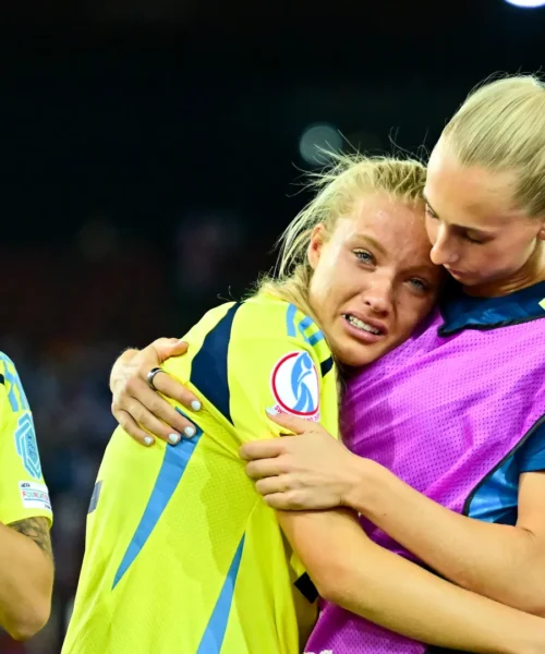 La calciatrice inconsolabile spezza il cuore anche a Zlatan Ibrahimovic