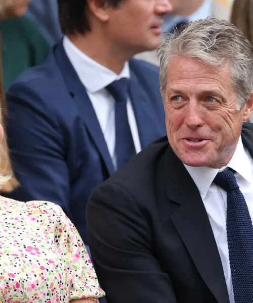 La star del cinema fa divertire le signore a Wimbledon: le foto