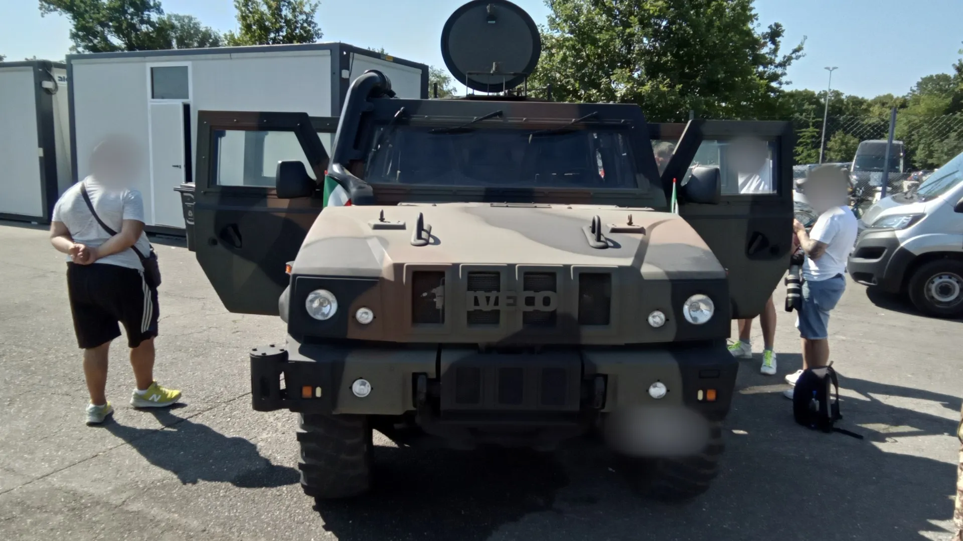 La sua storia parla di un mezzo che unisce robustezza e praticità, pensato per funzionare sempre, anche quando le condizioni non sono ideali.