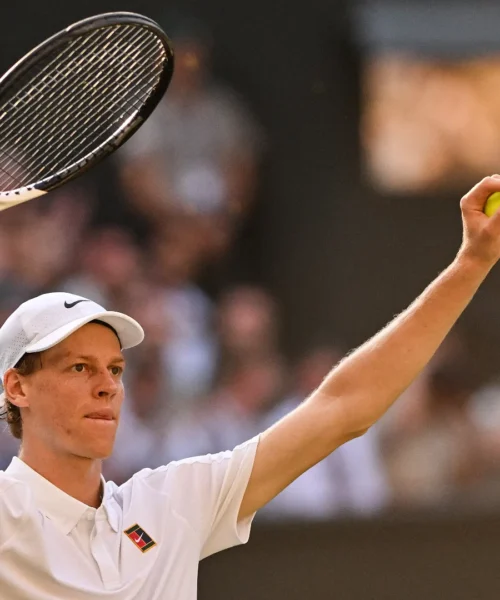 Jannik Sinner dominante, Djokovic steso in 3 set: prima finale a Wimbledon