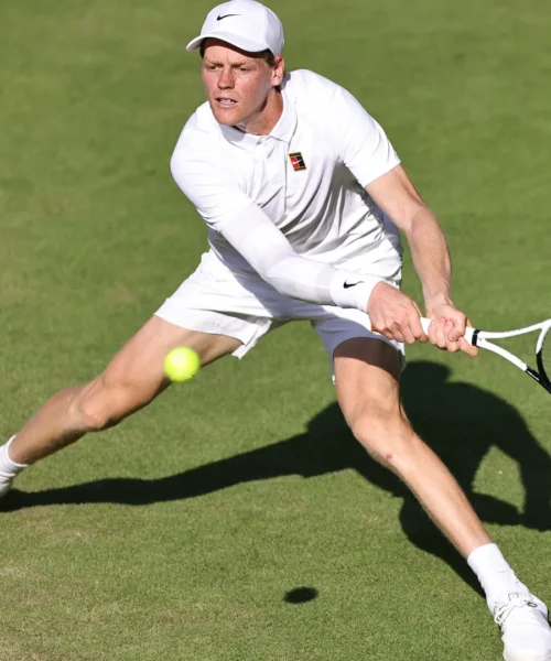 Quando gioca Jannik Sinner a Wimbledon: i precedenti con Carlos Alcaraz e dove vedere la finale in tv
