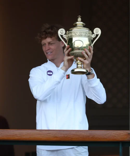 Jannik Sinner: divampa la polemica per un’assenza a Wimbledon