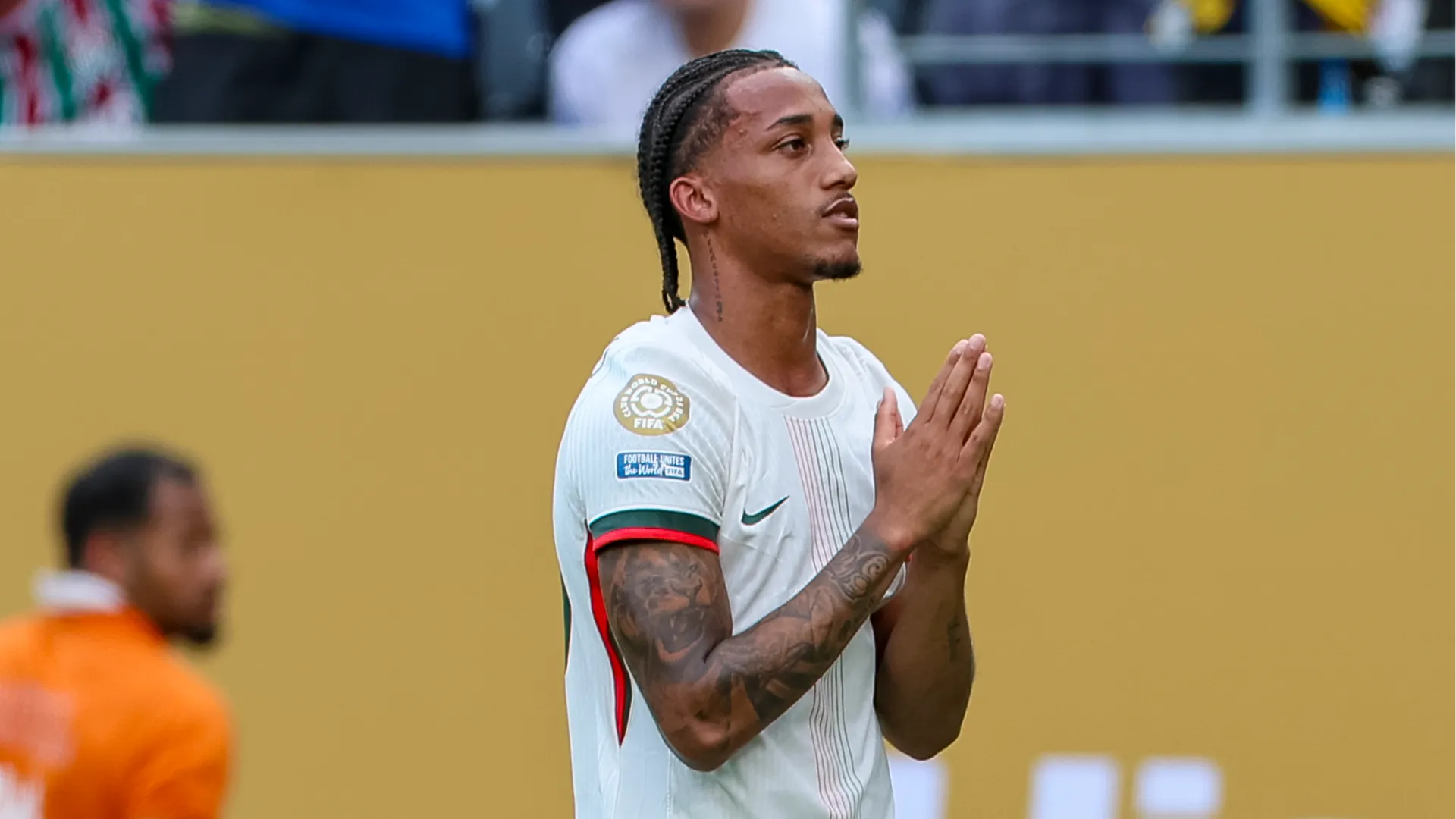Il calciatore, arrivato da poco al Chelsea, ha realizzato due gol splendidi
