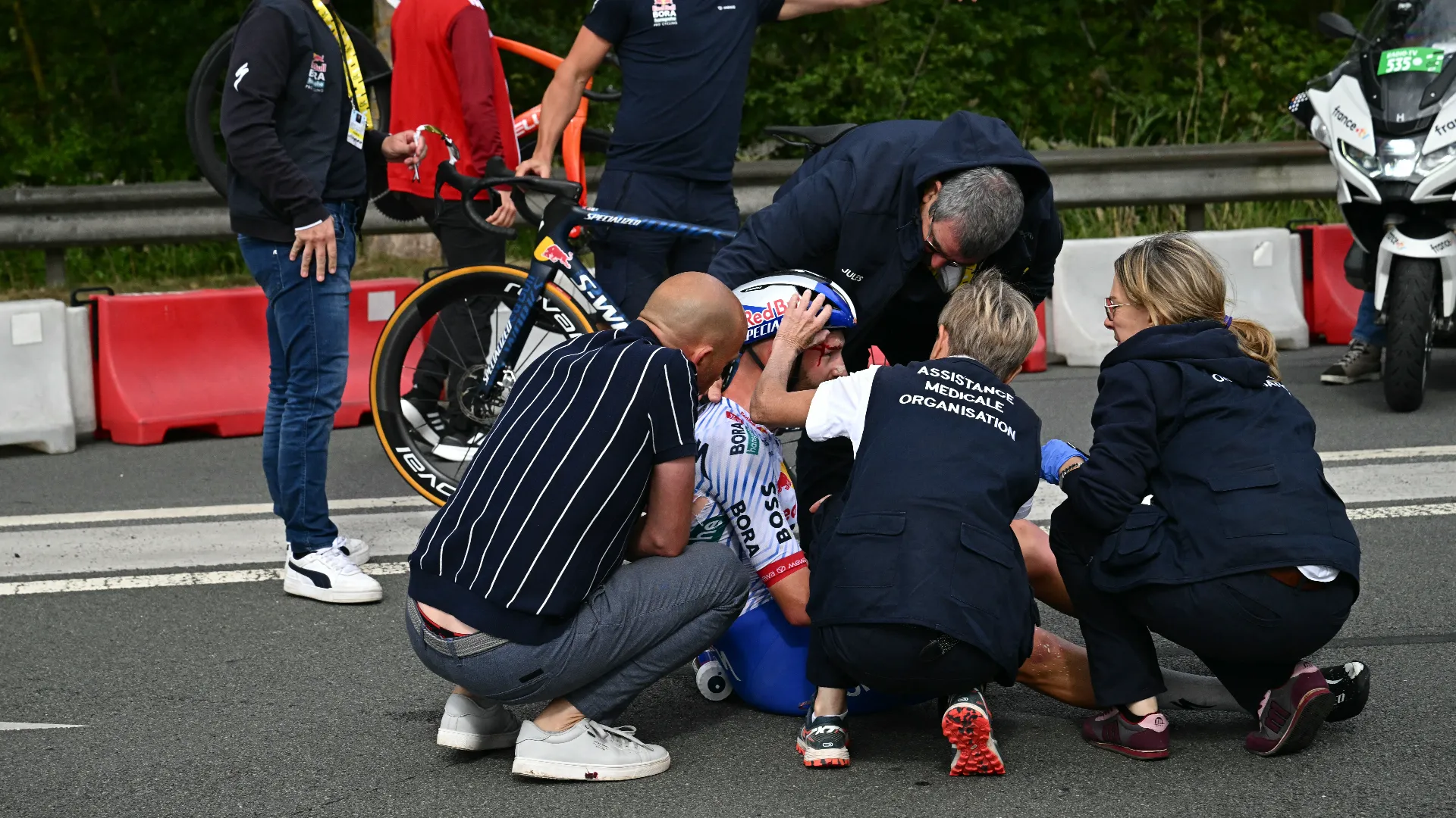 Rolf Aldag, direttore sportivo del team Red Bull–BORA–hansgrohe, ha dichiarato che verrà valutato attentamente nei prossimi giorni
