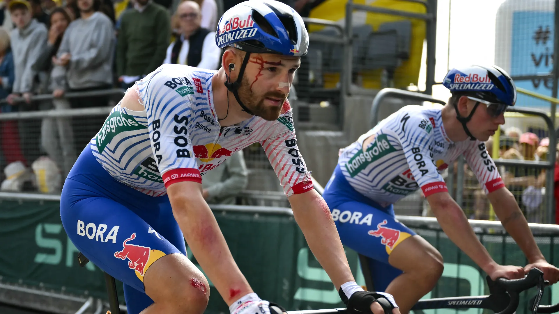 Jordi Meeus è caduto a pochi chilometri dall'arrivo della terza tappa della 112a edizione del Tour de France
