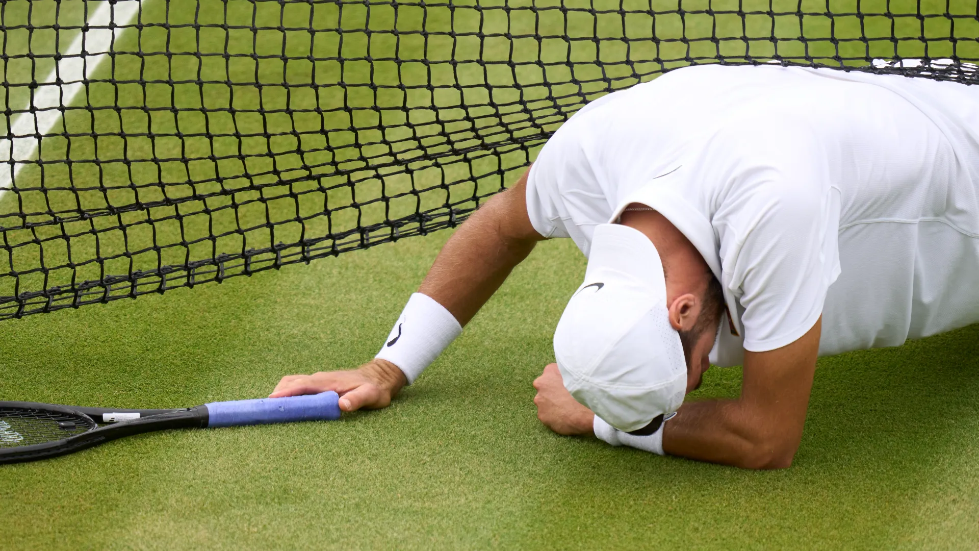 Karen Khachanov è scivolato durante la sfida contro Kamil Majchrzak
