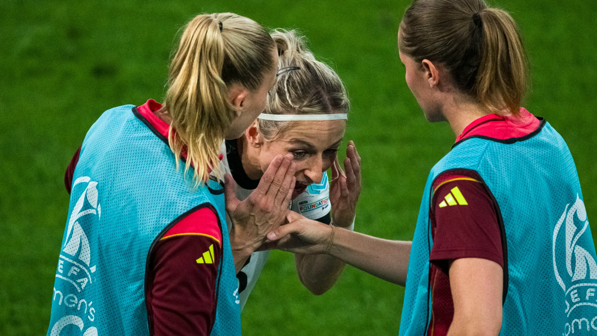 Tantissime le critiche ricevute via social da Kathrin Hendrich
