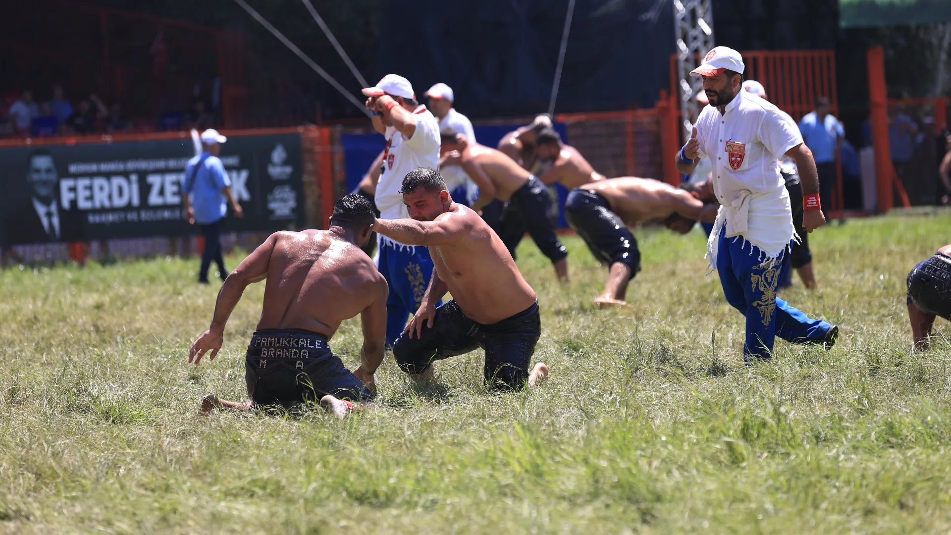Ogni anno l'evento raduna migliaia di appassionati e curiosi
