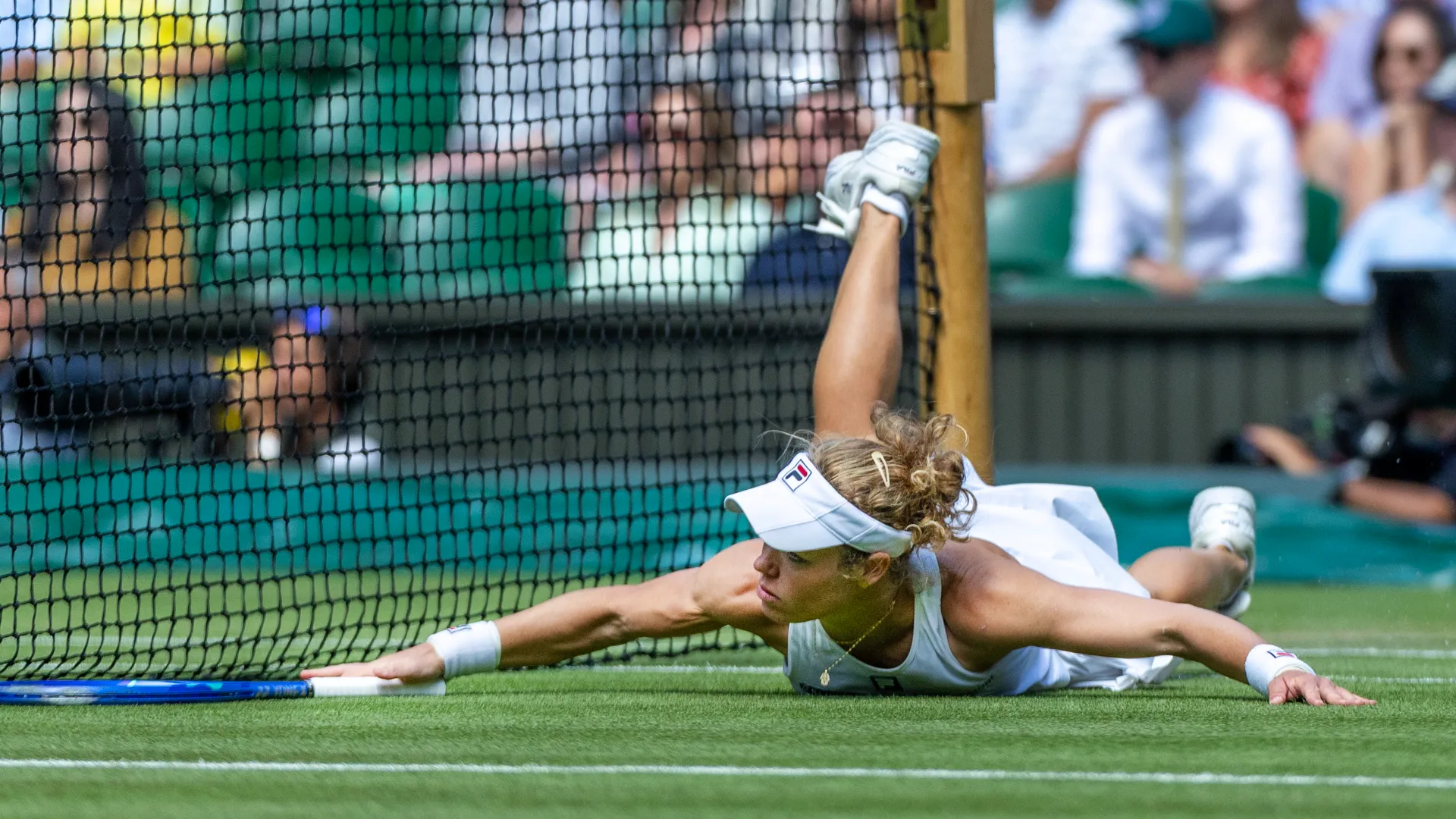 La campionessa è finita a terra durante la sfida contro Aryna Sabalenka
