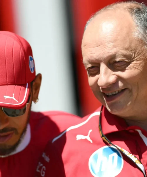 Ferrari, Lewis Hamilton sta con Frederic Vasseur