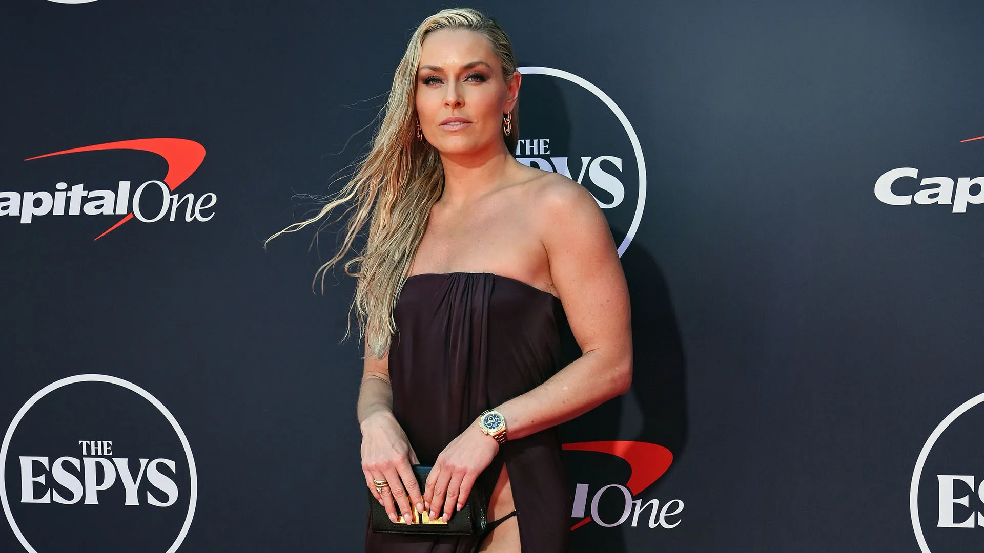 Lindsey Vonn, piccolo incidente sul red carpet