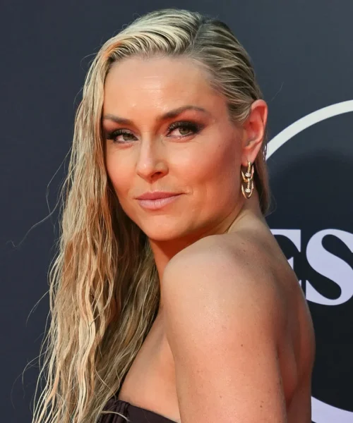 Lindsey Vonn, piccolo incidente sul red carpet: le foto