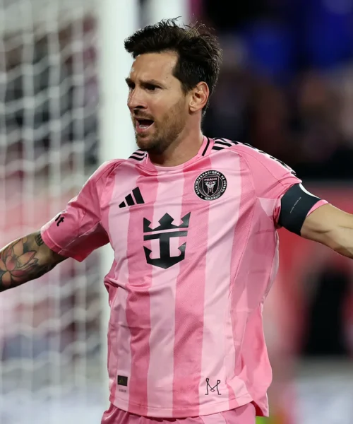 Lionel Messi, Cesc Fabregas fa sognare i tifosi del Como