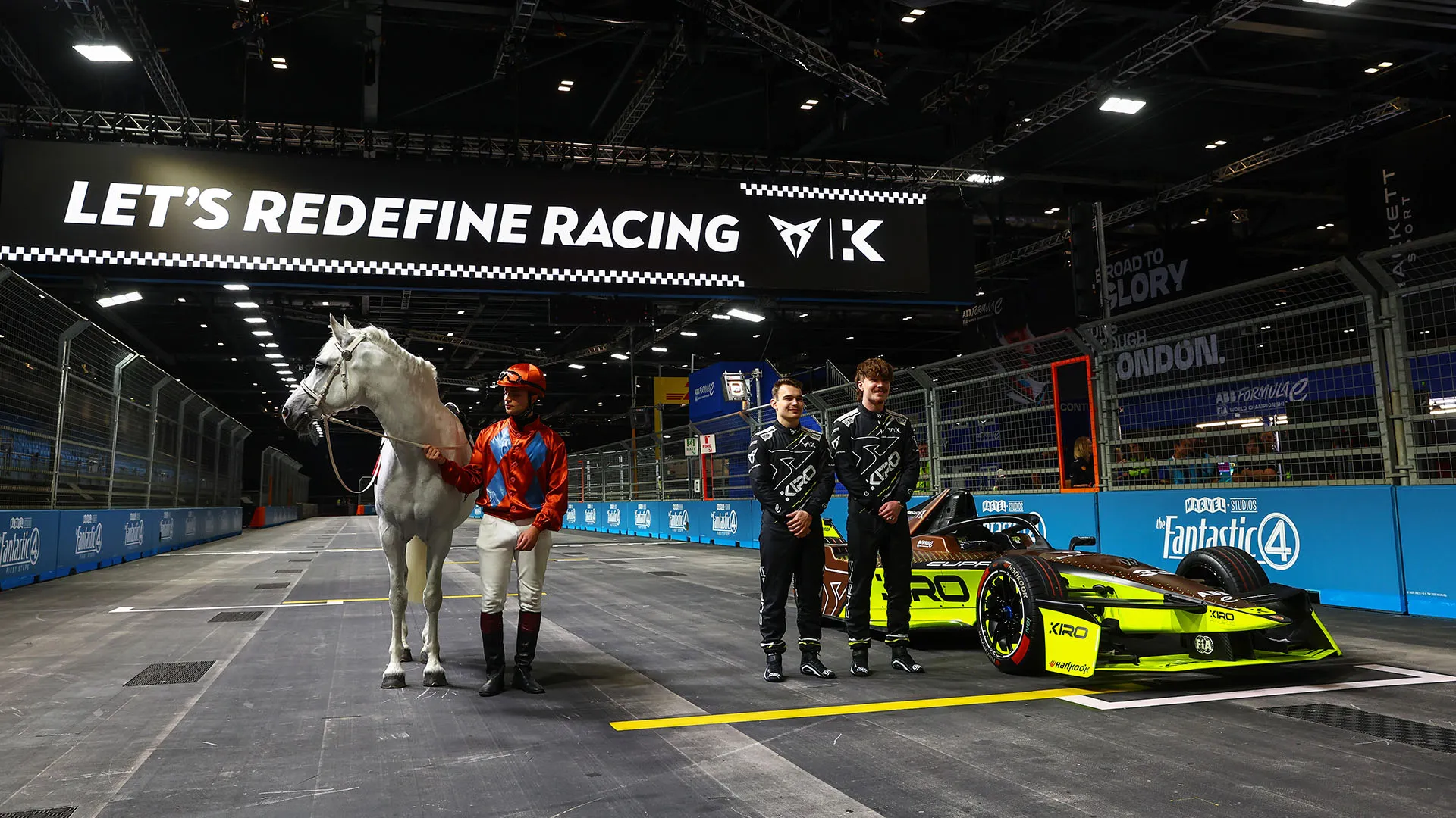 La presenza dell'animale ha sorpreso anche i piloti Dan Ticktum e David Beckmann
