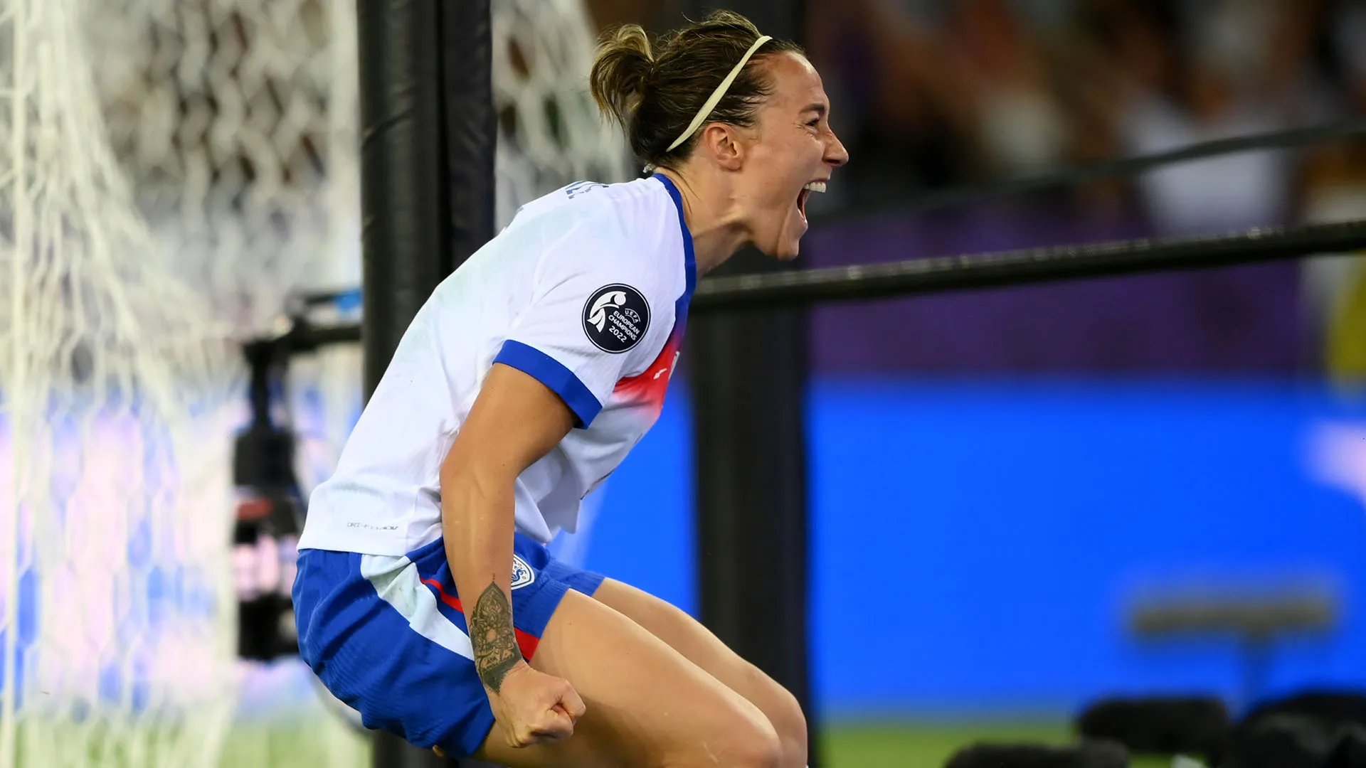 Le immagini del gesto di Lucy Bronze sono diventate subito virali