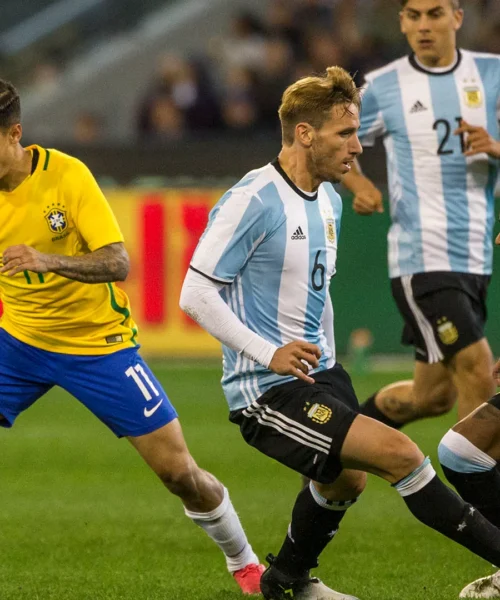 Ha giocato con Lionel Messi, oggi fa l’autista: le foto dell’ex campione