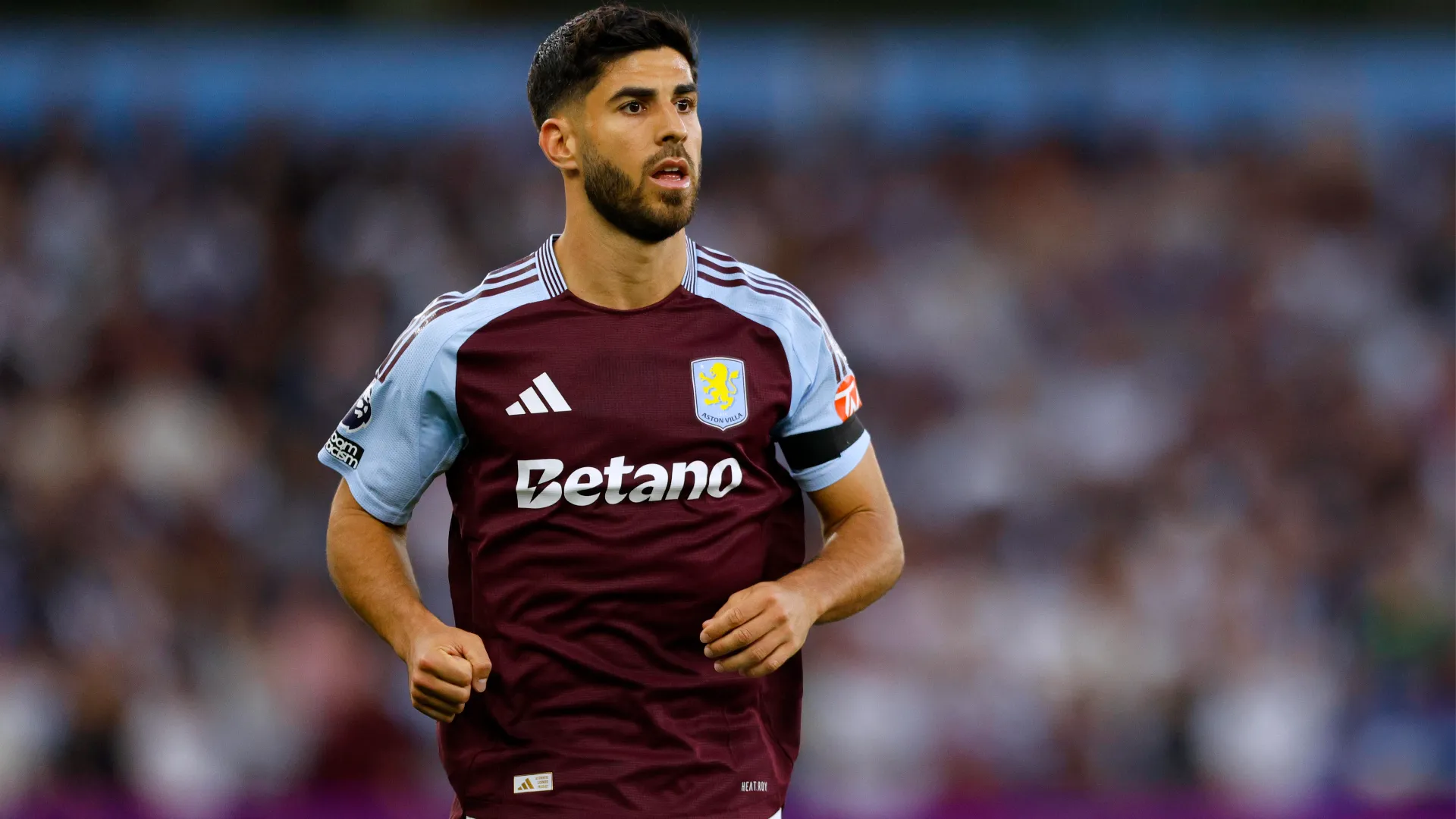 Nell'ultima stagione ha giocato in prestito all'Aston Villa
