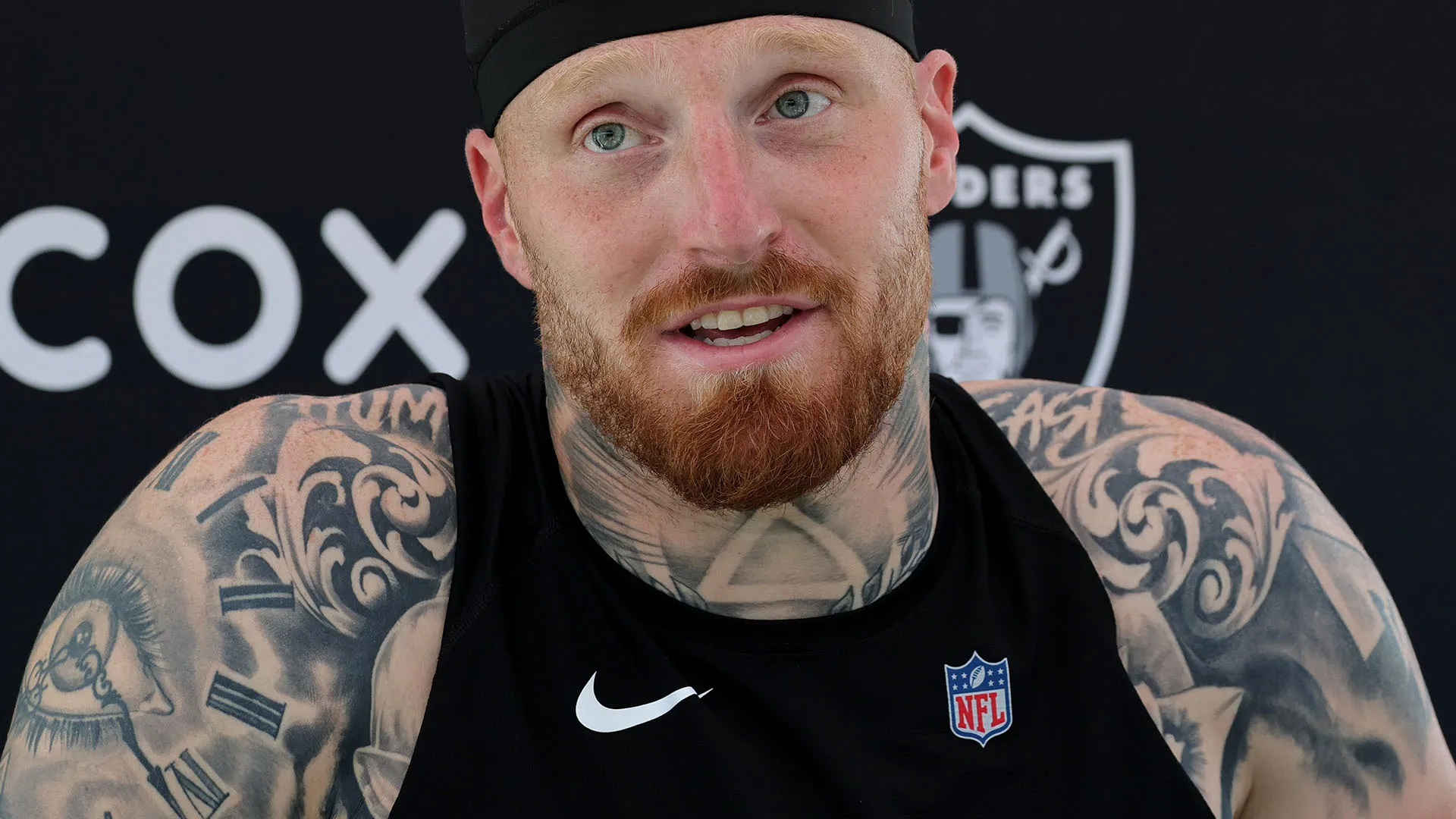 Ha uno stile iconico, assomiglia più ad un rapper che ad un giocatore di football